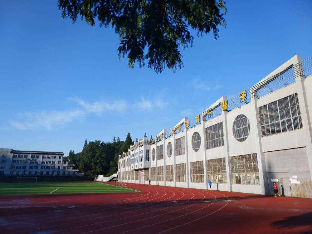 央视聚焦，中宣部“点赞”！湖北这所大学，坐落在5A级景区中