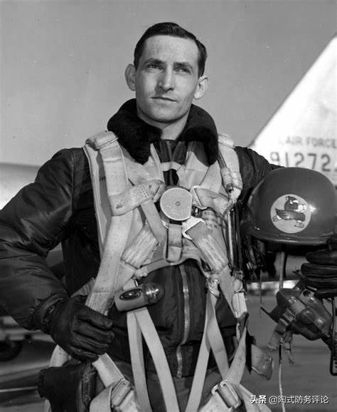 狂人戴维斯的末路：嘲笑志愿军飞行员不如日本，部下都赌他啥时死