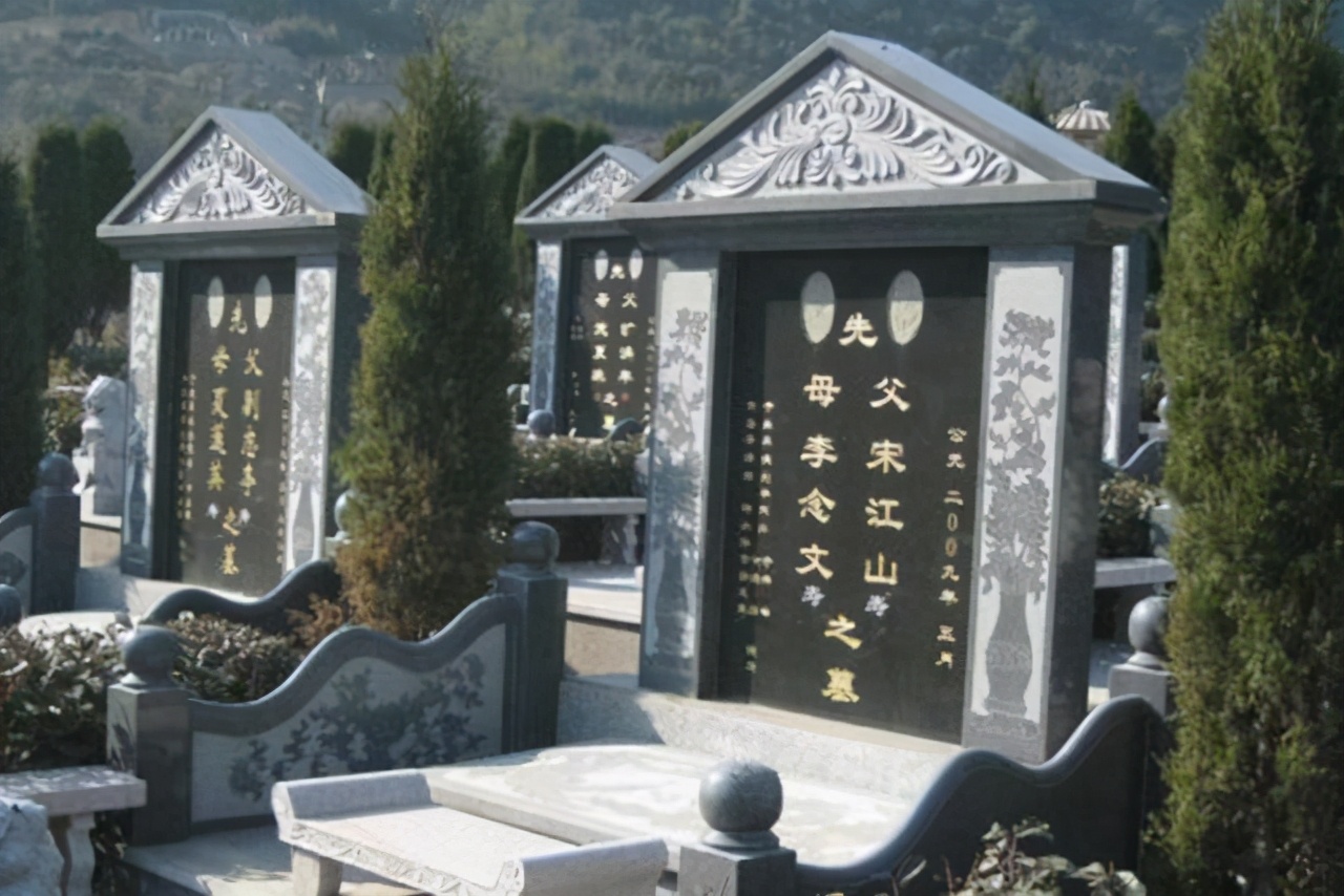 正规的墓碑格式（墓碑碑文内容、格式和颜色的标准）