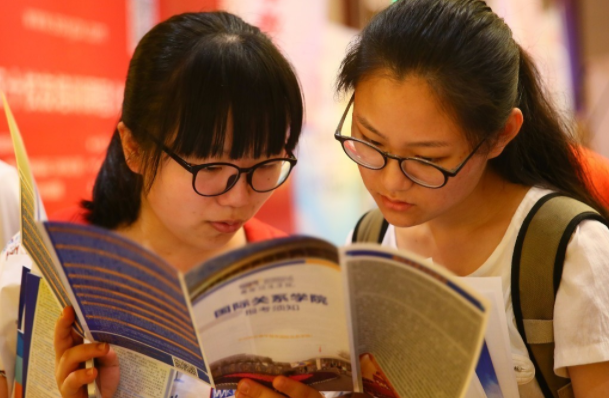 新高考选科迷之组合，物理化学和政治并非良配，不少学生后悔不已