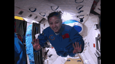女宇航员在太空上如何保护隐私？上厕所、洗澡、生理期怎么办？