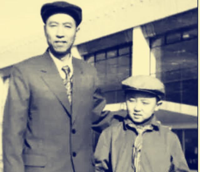 抽烟喝酒烫头，摇滚影帝相声，“京城富少”于谦瞒了观众多少？