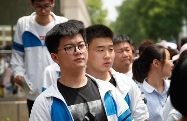 2017年200分左右的专科大学（考生为自己估分405后痛哭）