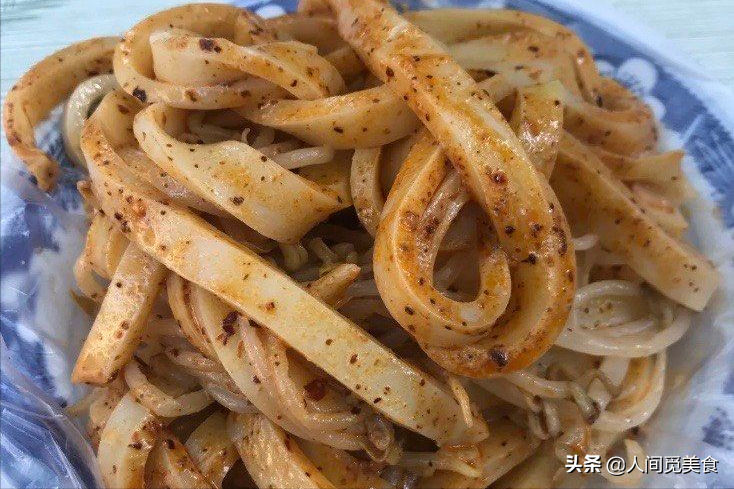 西安不到5平米的小店，麻酱凉皮9元一份，除了分量足没其他亮点