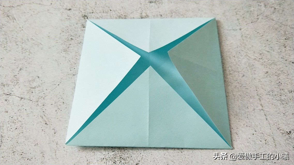 怎样用正方形的纸折一个盒子