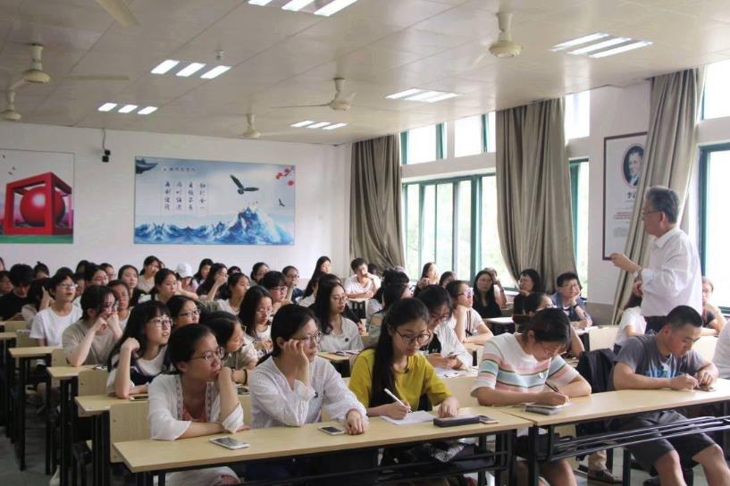 北京著名的4所高中，被誉为“名校的摇篮”，能考上很幸运