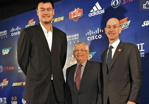 我为什么能坐在这里看nba(姚明很生气，后果很严重！中国球迷：我知道为什么能舒服的看NBA)