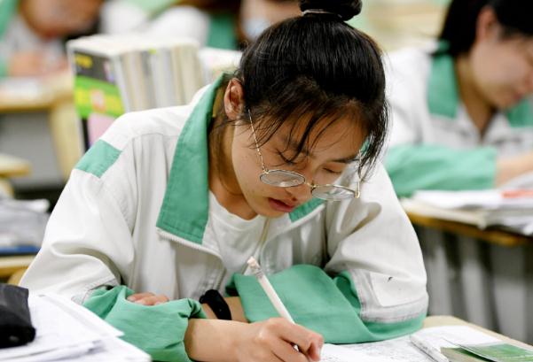 衡水中学落户深圳，学费一年12万，当地家长嘴上反对脚上却同意