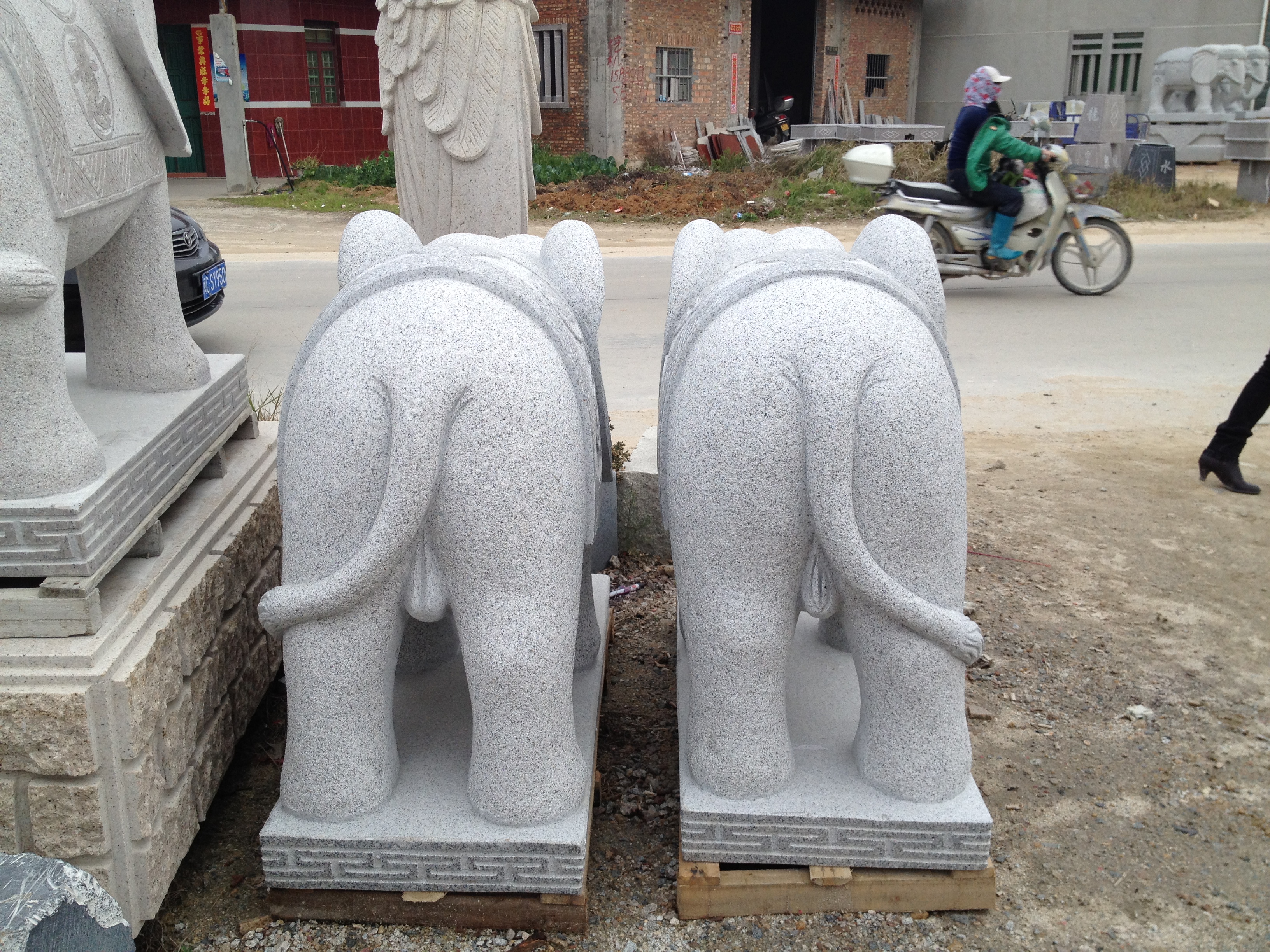 石雕大象的摆放讲究为何也是“男左女右”？