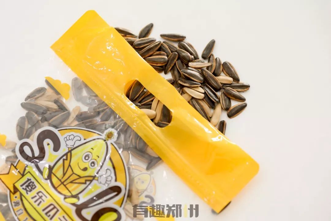 傻乐瓜子的介绍（一份郑州的年货店铺测评）