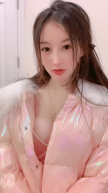 好看美女邪恶GIF图片：这，看上去就是很粉嫩的样子！