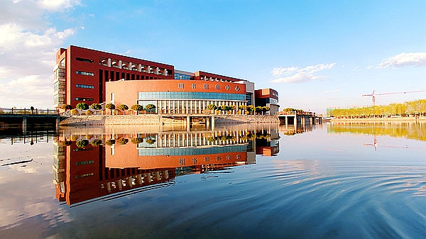 区银川市西夏区职业教育园区,由宁夏广播电视大学,宁夏重工业职工大学