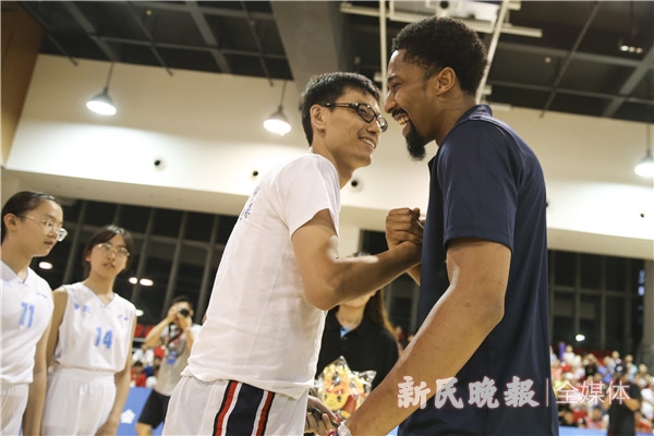 世界杯丁威迪现状(倒计时30天！NBA球星丁威迪现身上海为篮球世界杯助力)