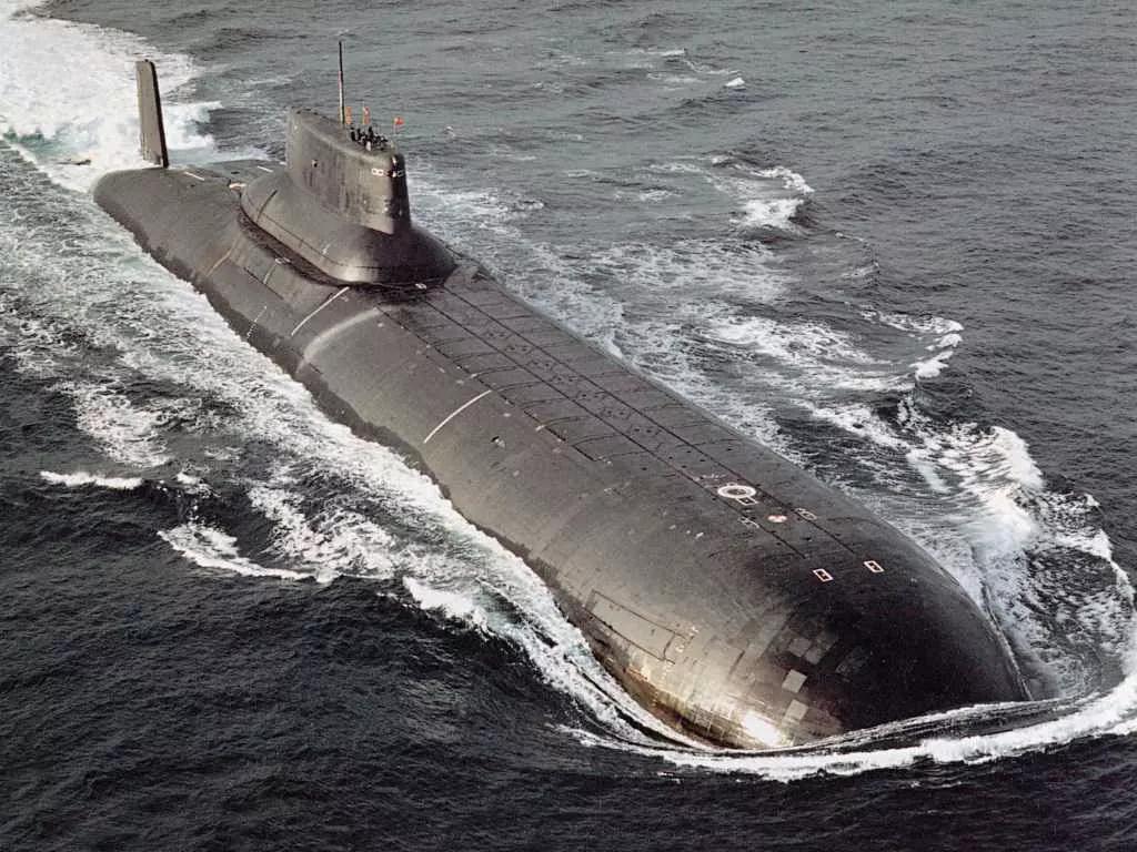 电影中叛逃潜艇的原型——堪称史上最大“水下战列舰”