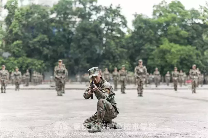 报告教官:迷彩味的土味情话，撩不到你算我输