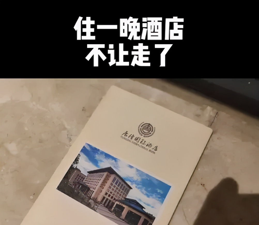 男子带俩孩子游泳，忽然被隔离！那画面简直不忍看…满屏生无可恋！网友：妈妈的痛苦体会到了吗