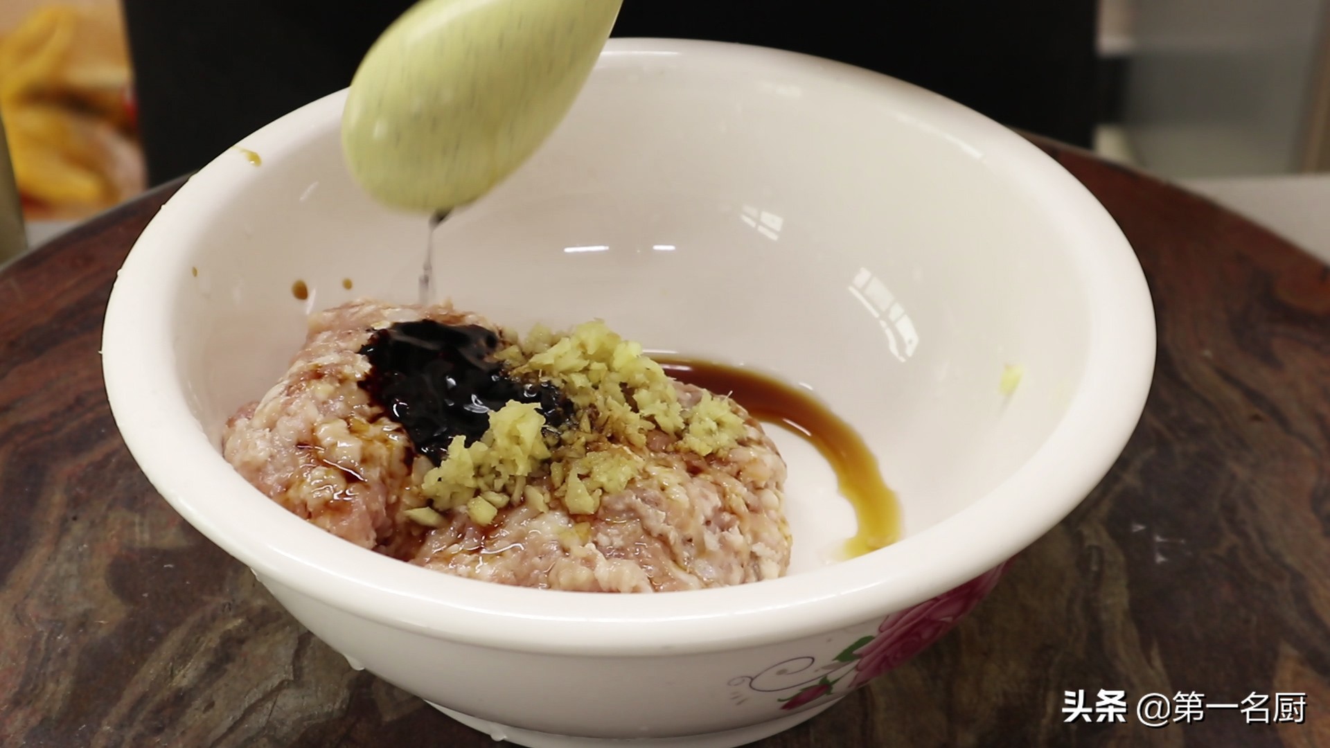 白菜猪肉饺子馅的做法,白菜猪肉饺子馅的做法白菜用焯水吗