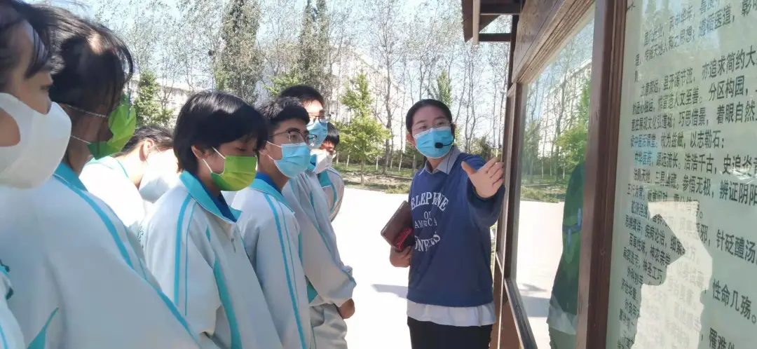 传承中医药精髓——商学院药物专业学生赴上药国风进行认知实习