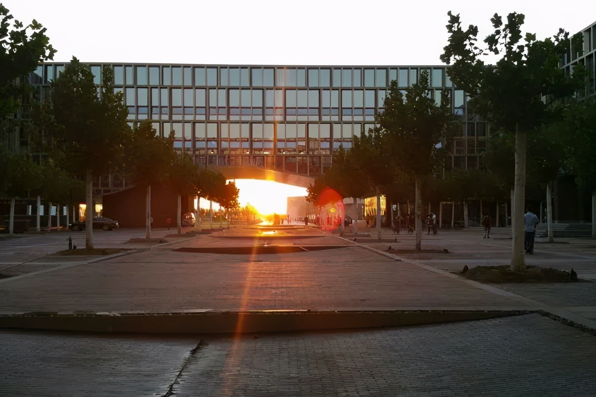 22考研还不知道如何择校？大学最高颜值的图书馆推荐