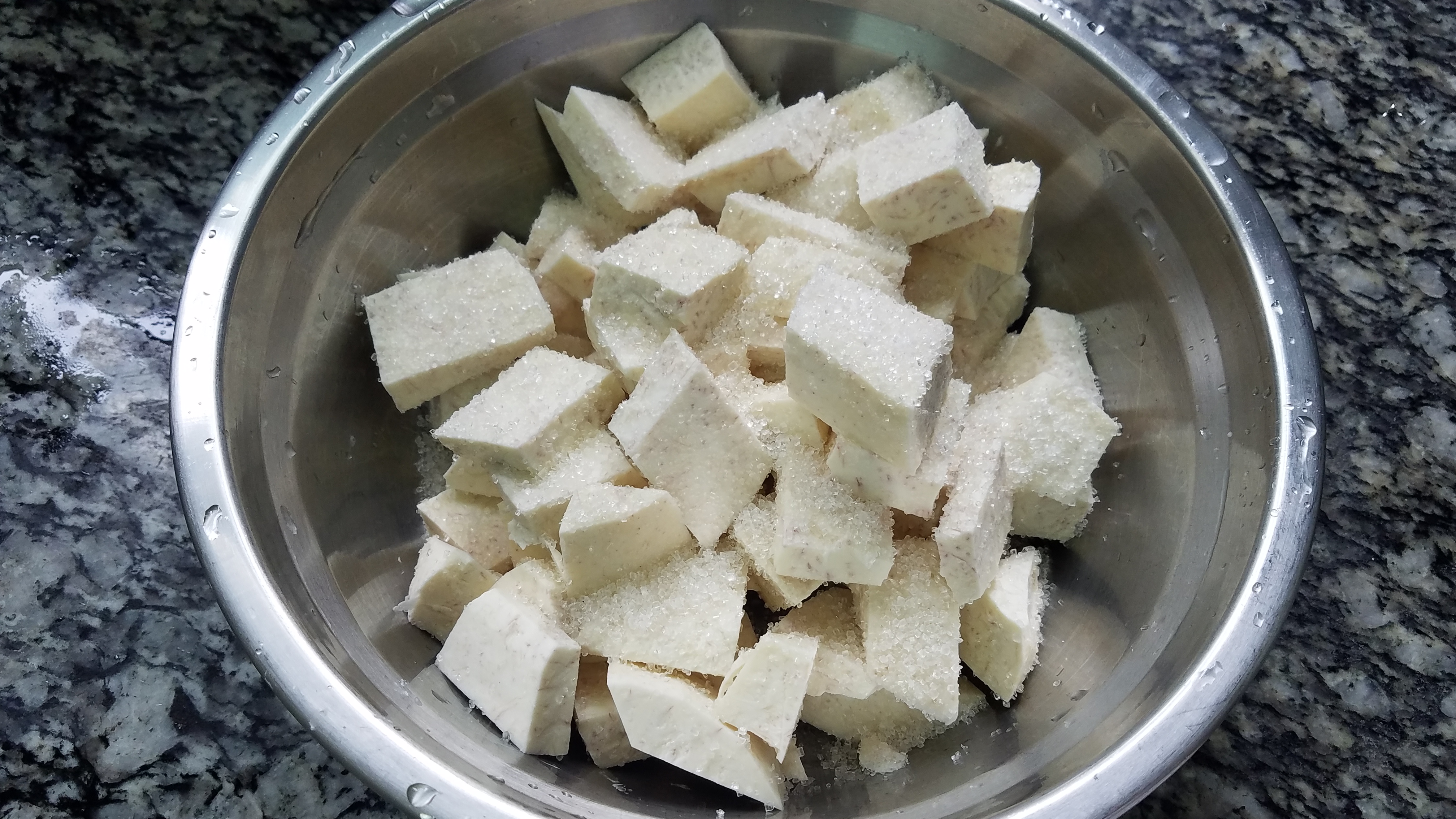 香芋西米露，广东很好喝的一道糖水，做法简单味道香，我家经常做