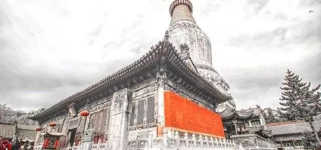五台山：佛国圣境，灵峰叠翠，古刹钟鸣，千年信仰之巅