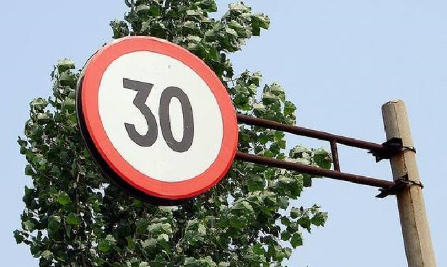 德国工匠精神：大众仪表盘30km/h和50km/h位置，为何要标红？