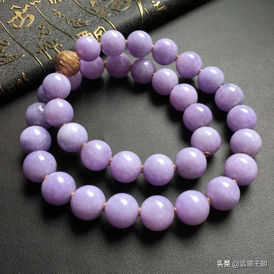 姹紫嫣红，满目春色，最是那玉石间的一抹紫，温暖了这个寒冬伊始