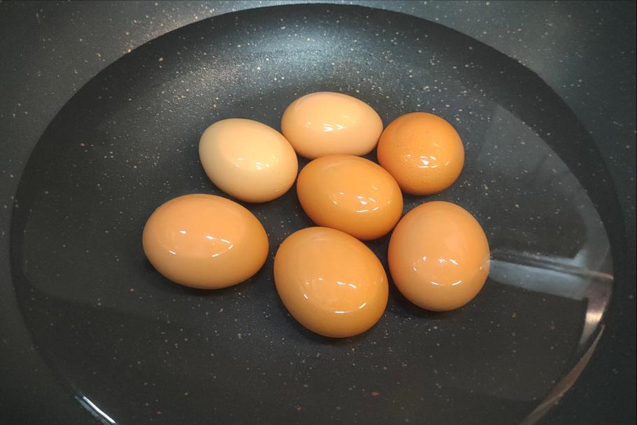 鸡蛋冷水煮10分钟熟了吗？（煮鸡蛋热水下锅，还是冷水下锅？）-第7张图片