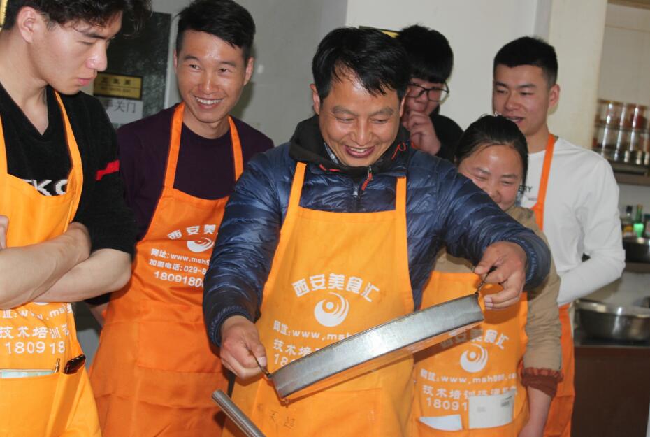 凉皮培训班多少钱 -美食汇