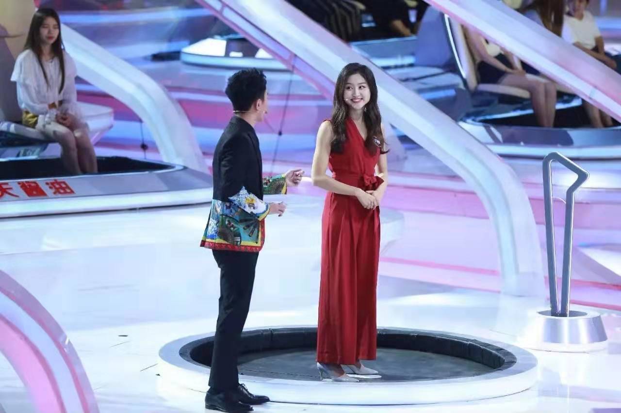 忍痛亲手撕下母亲被晒伤的头皮，女孩一夜长大，终成哈佛学子