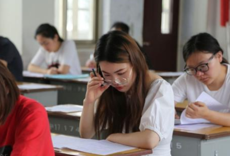 毕业后想当官可以报考的大学，有机会进入国企，收入高发展好