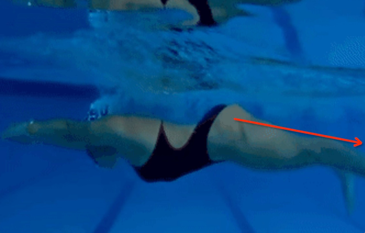 不克服这三个腿姿错误，蛙泳怎么会游得快？