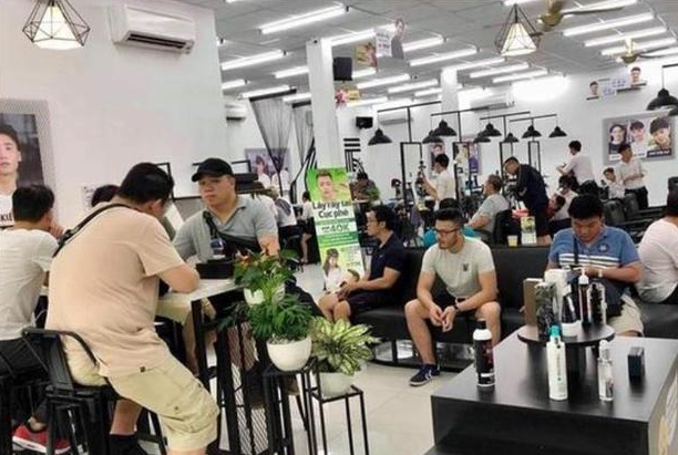 深圳男人开理发店，推出“股东制”模式，年赚160万，学学？