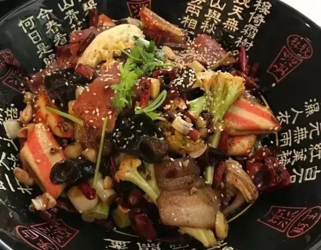 我们有一千条理由把食堂搞好，没有一条理由把食堂搞坏