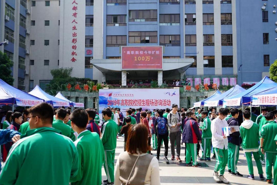 河南高考人数125万，20.4万人被提前录取，引得同届考生羡慕不已