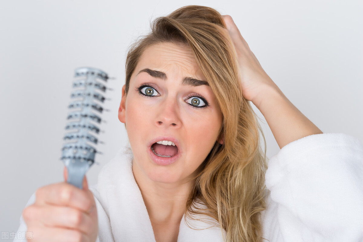女性經常掉頭髮，提示你的身體缺這4樣東西，多吃這3物可補充