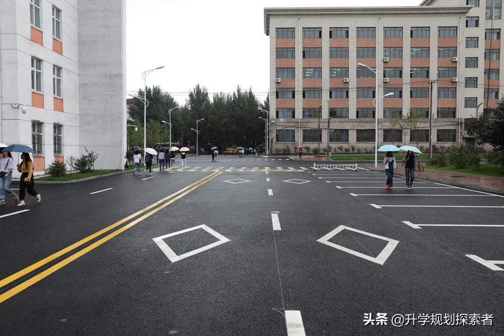 这所二本学校原隶属于中国人民银行总行，每年20%毕业生进入银行