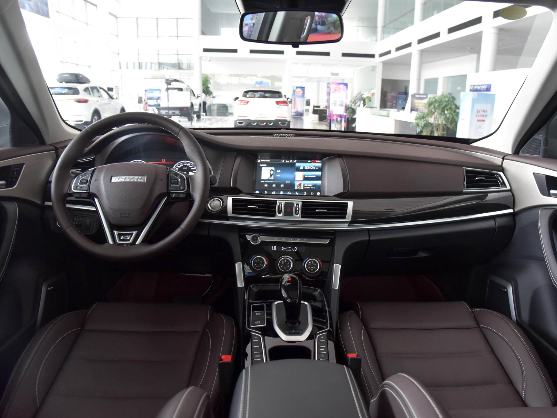轴距2米85马力超过200匹的国产SUV，空间大，实拍哈弗H7