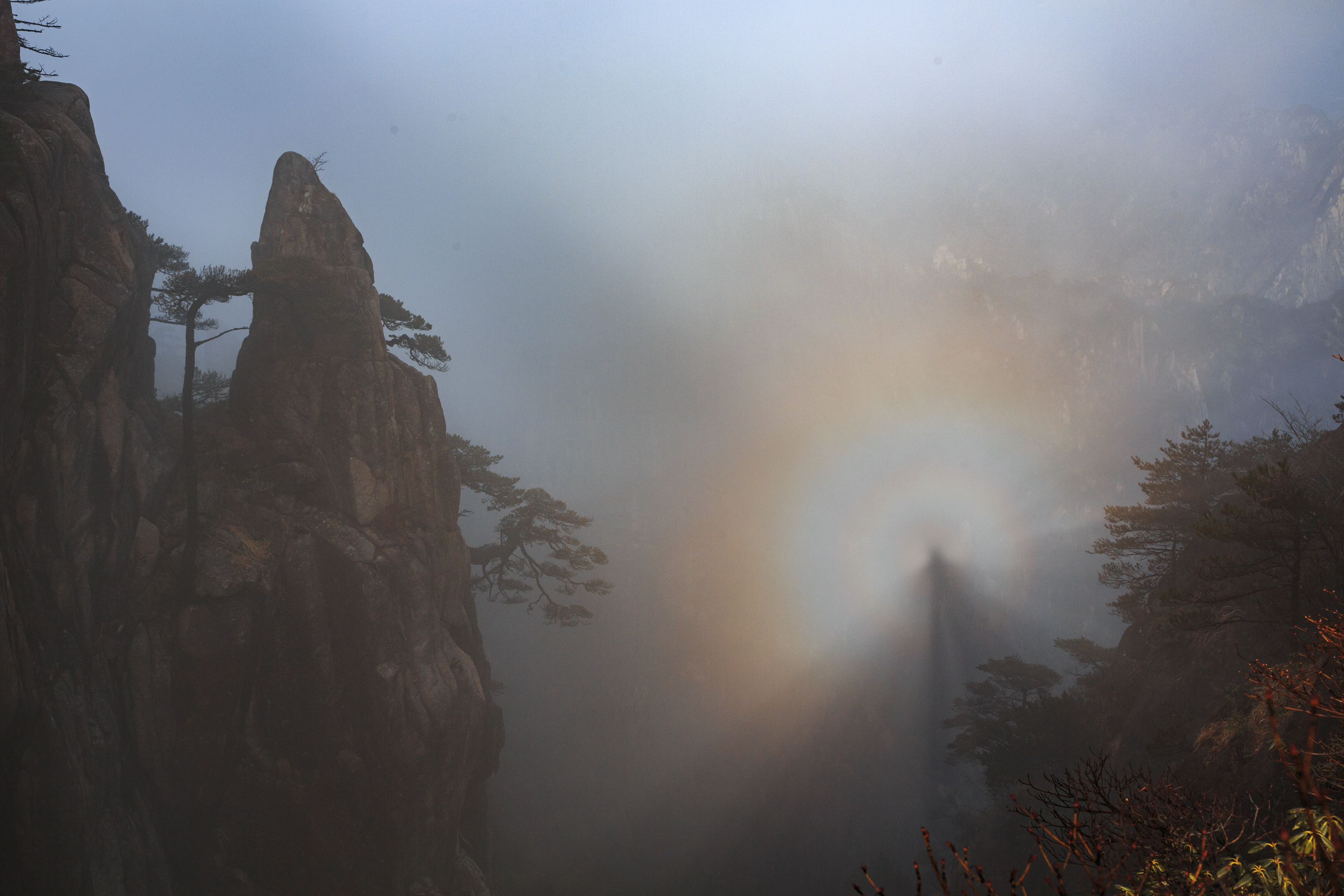 泰山“佛光”栩栩如生，见者纷纷许愿祈福，究竟是如何形成的？