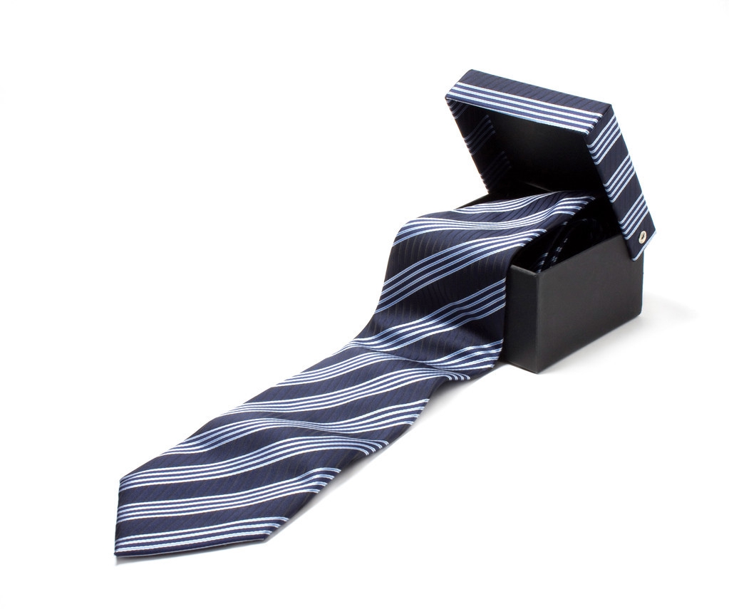 男士领带怎么选，领带长度和宽度如何决定