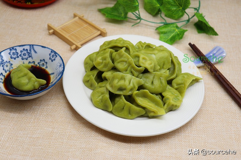 怎么做菠菜汁和面（教你做劲道香滑的菠菜饺子）