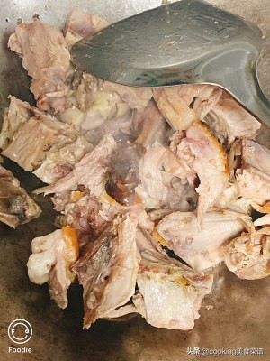 春季养生菜谱，白萝卜鸭架汤，做法简单，美味营养，适合春天