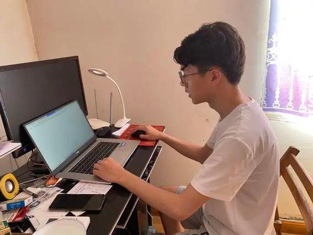 大学退学复读（浙江学霸蓝鸿斌）