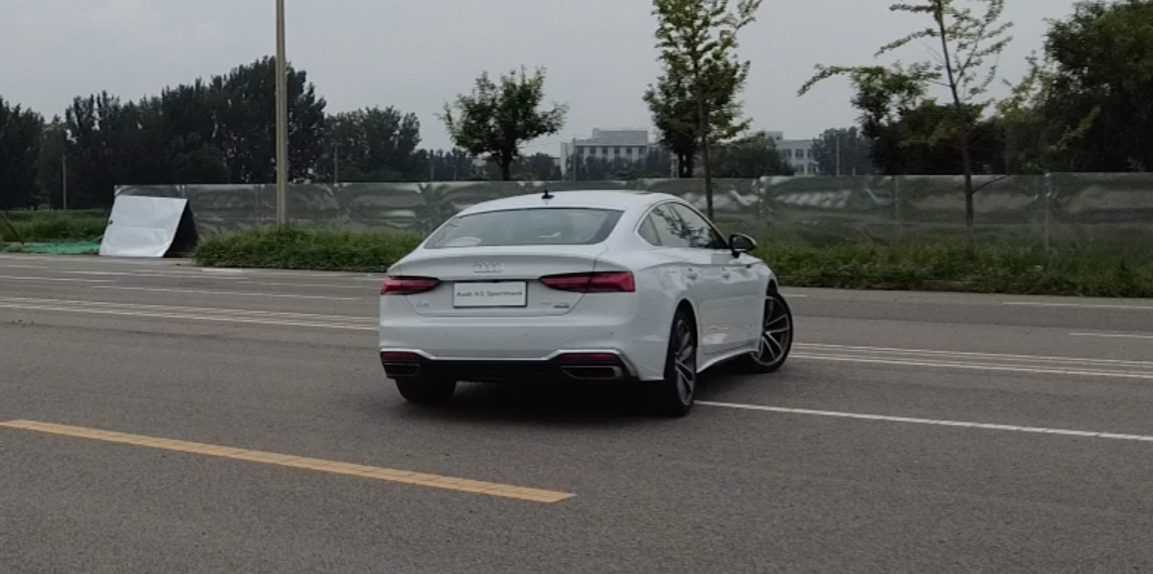 兼顾跑车性能与轿车实用性，奥迪A5 Sportback诠释极致生活态度