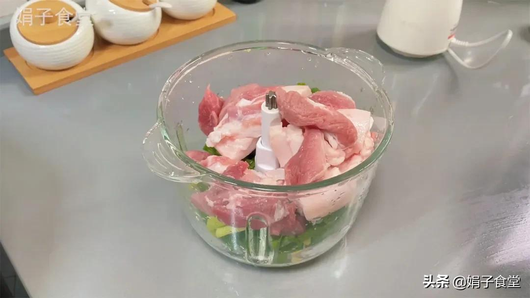 猪肉饺子的做法（调馅多加这一步比饺子馆的好吃）