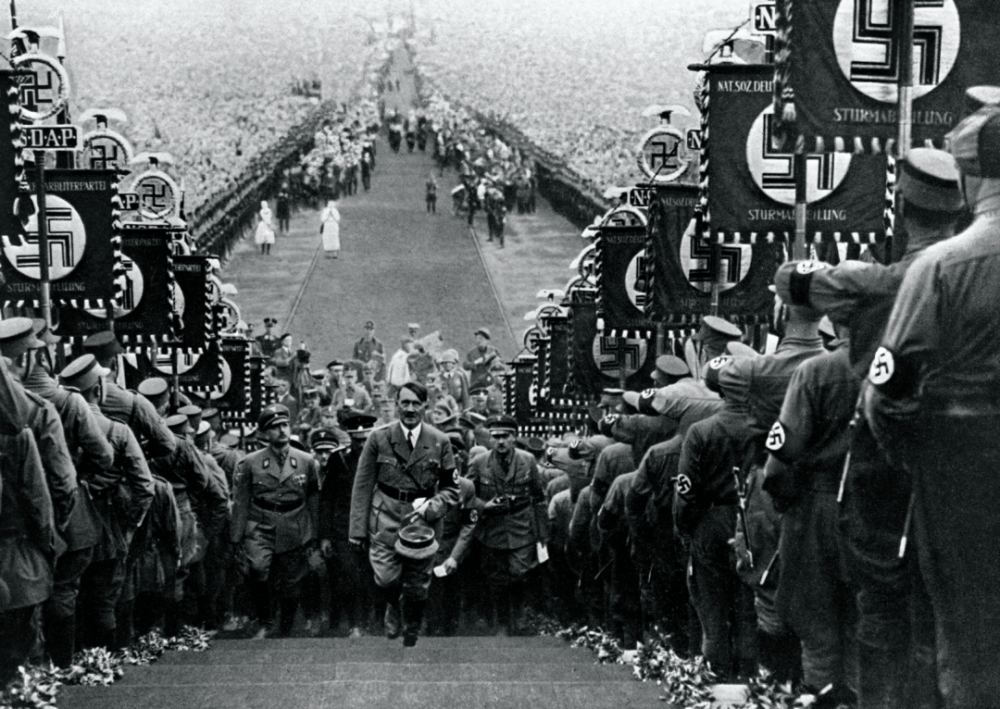 《战争中的希特勒》：早年希特勒：落榜画家，战败老兵，金牌卧底