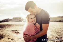 亲亲抱抱举高高！“公主抱”是用“hug”吗？