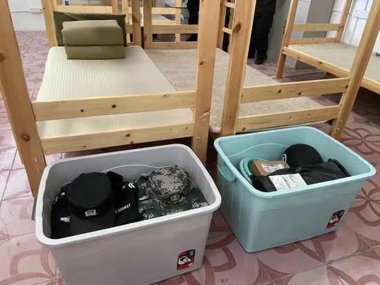 江苏重大暴力袭警案始末：两兄弟当着母亲面持刀杀警
