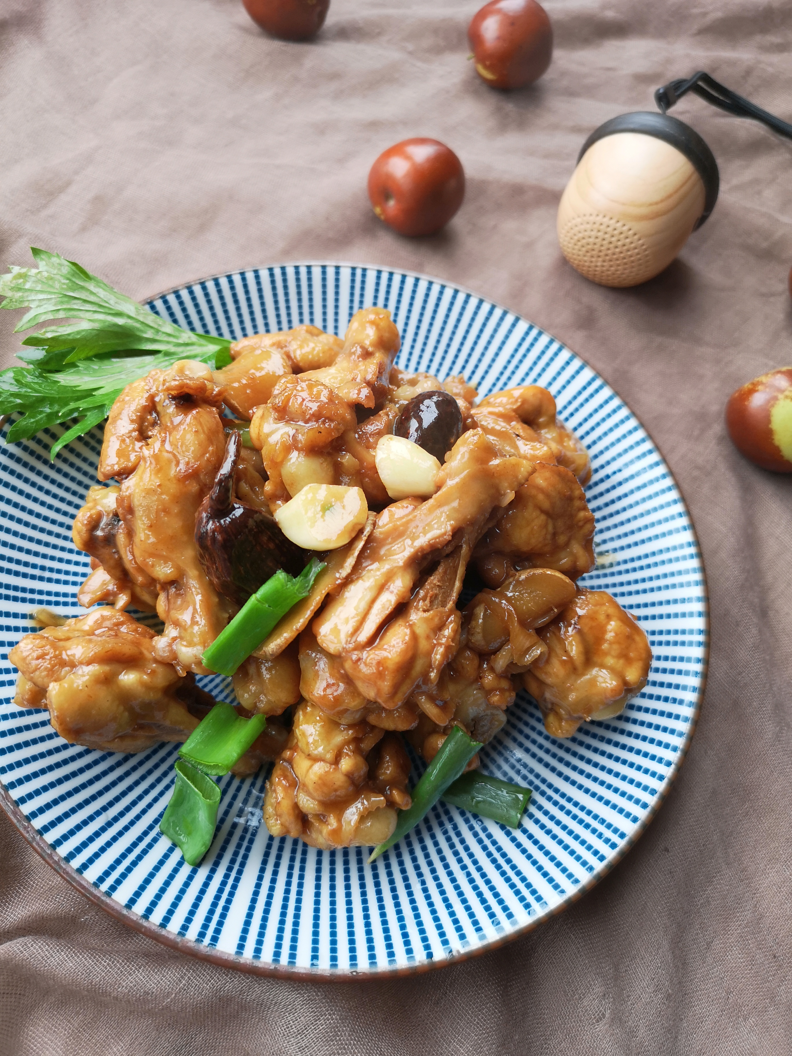 做了三道菜，娃说：“表扬你今天做的饭”，我心里乐开了花