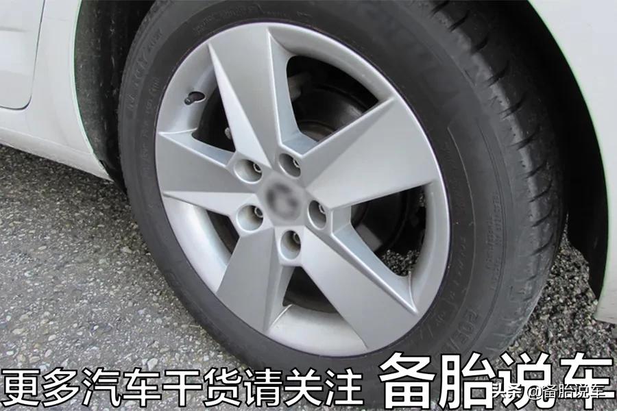 急刹车的时候，到底要不要踩离合？